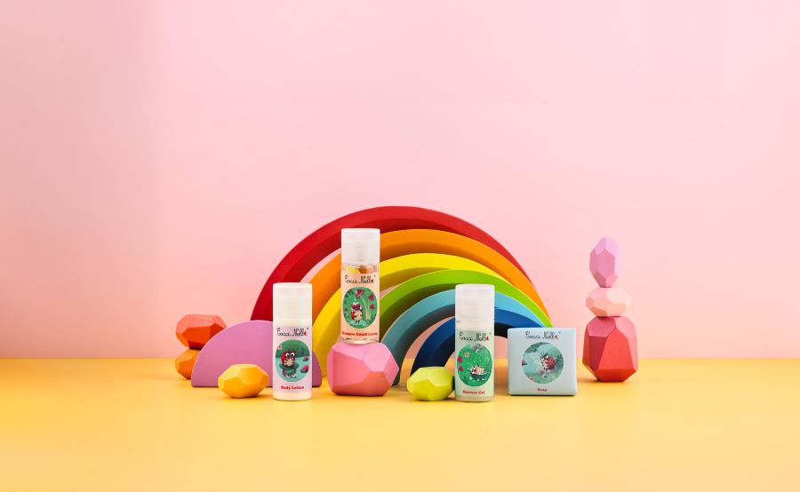 KID SET COCCINELLA NEW 1 flacone 32ml SHAMPOO 1 flacone 32ml SHOWER GEL 1 flacone 32ml BODY LOTION 1 saponetta incartata 20 gr 1 salvietta rinfrescante